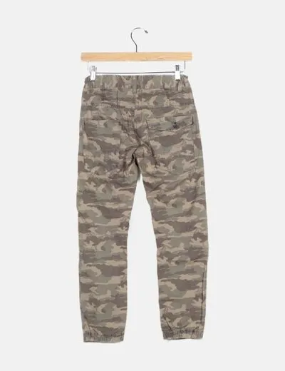 Benetton Pantalón verde estampado militar