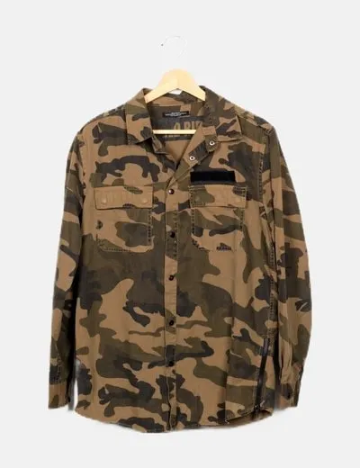 Bershka Sobrecamisa estampado militar verde