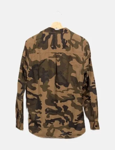 Bershka Sobrecamisa estampado militar verde