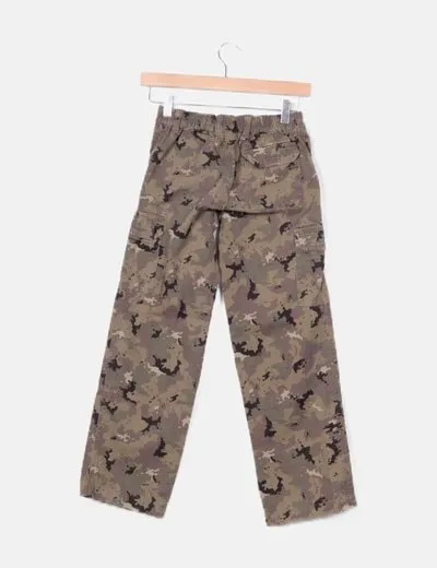 Decathlon Pantalón verde estampado militar