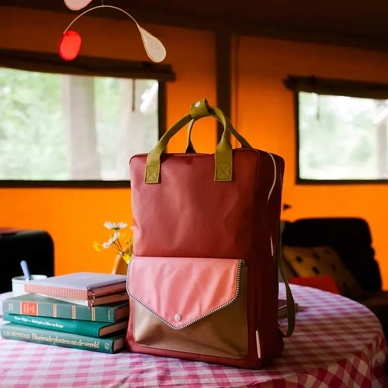 Mochila Sticky Lemon grande impermeable rojo quemado con asa marrón