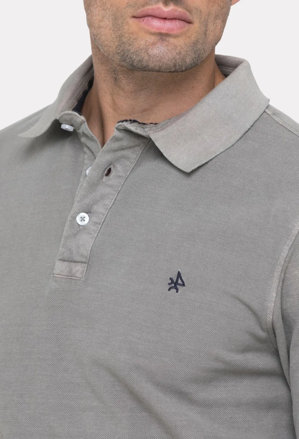 Polo manga larga modelo vintage gris