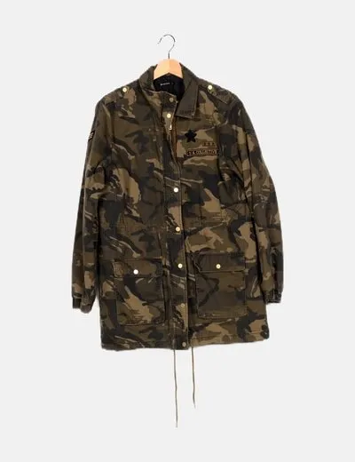 Stradivarius Parka verde estampado militar