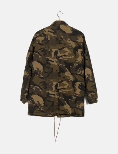 Stradivarius Parka verde estampado militar